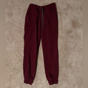Women's small 5-Pocket Skinny Scrub Jogger red wine